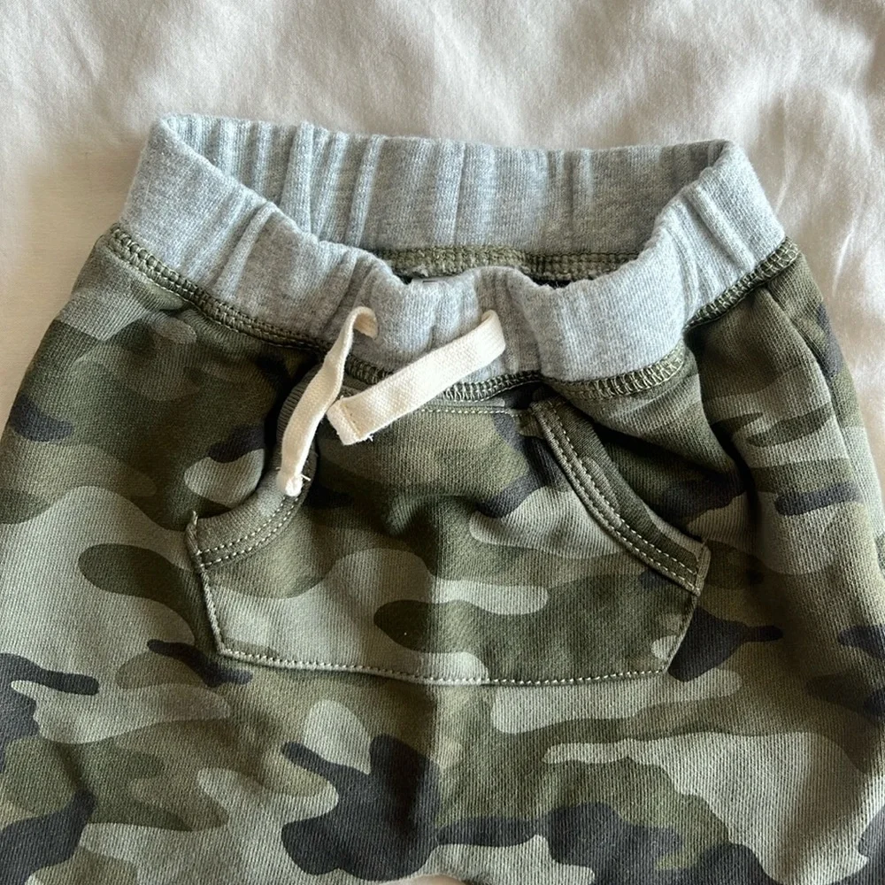 Bundle of 2 baby tees and sweats